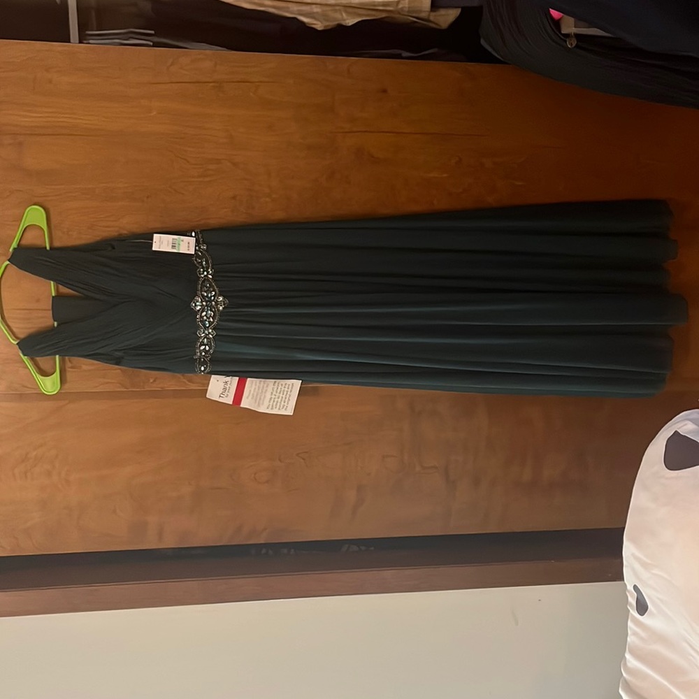 A Jessica Howard dress a vary elegant green dress for special occasions
